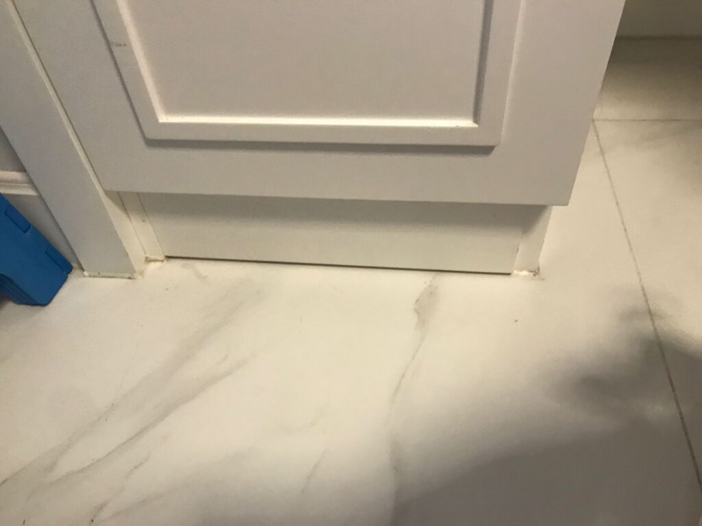 地腳線